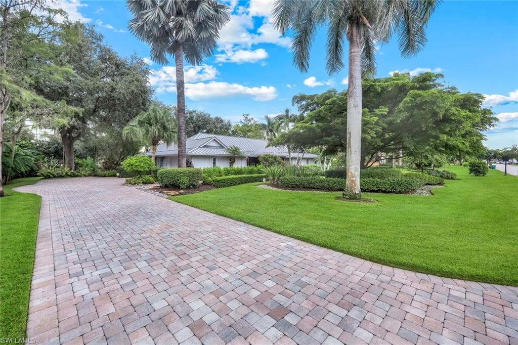 13024 Valewood DR, NAPLES FL 34119-24