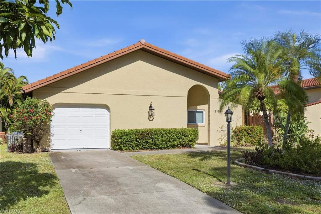11194 La Coruna LN, BONITA SPRINGS FL 34135-1