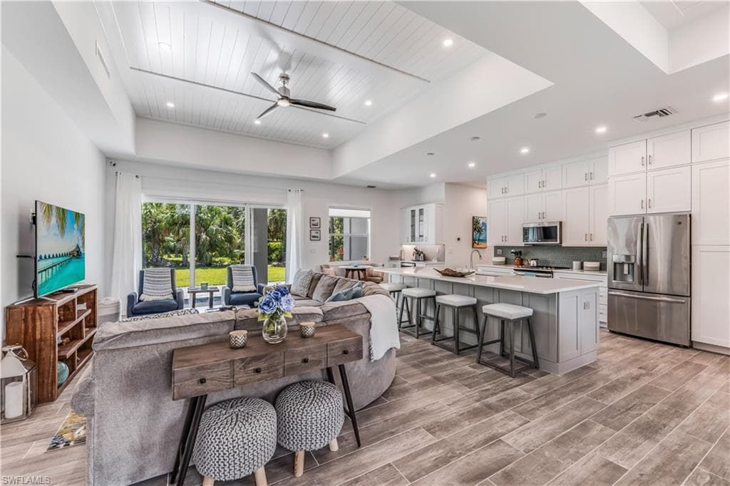 1245 Imperial DR, NAPLES FL 34110-4