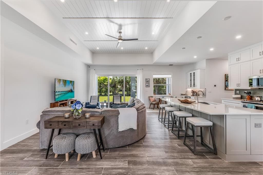 1245 Imperial DR, NAPLES FL 34110-3