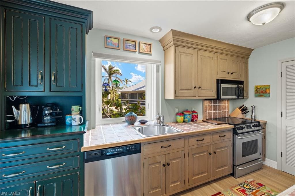 4245 Gulf Pines DR, SANIBEL FL 33957-14