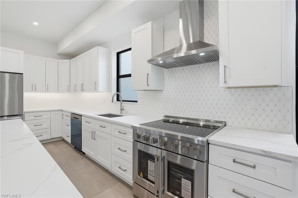 2727 Van Buren AVE, NAPLES FL 34112-5