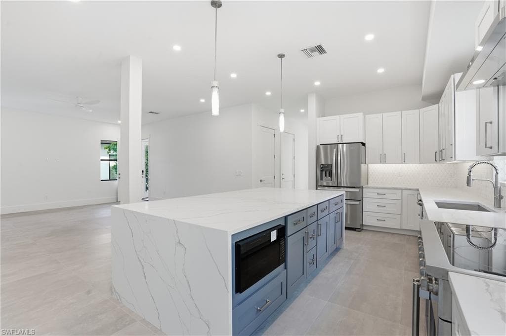 2727 Van Buren AVE, NAPLES FL 34112-4