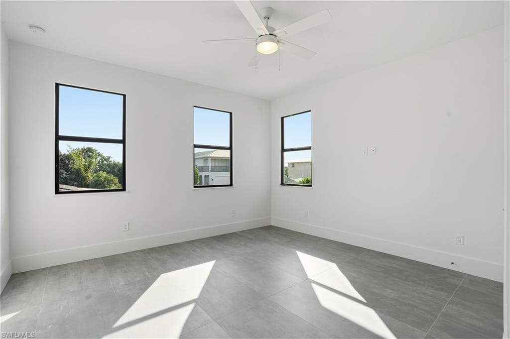 2727 Van Buren AVE, NAPLES FL 34112-17