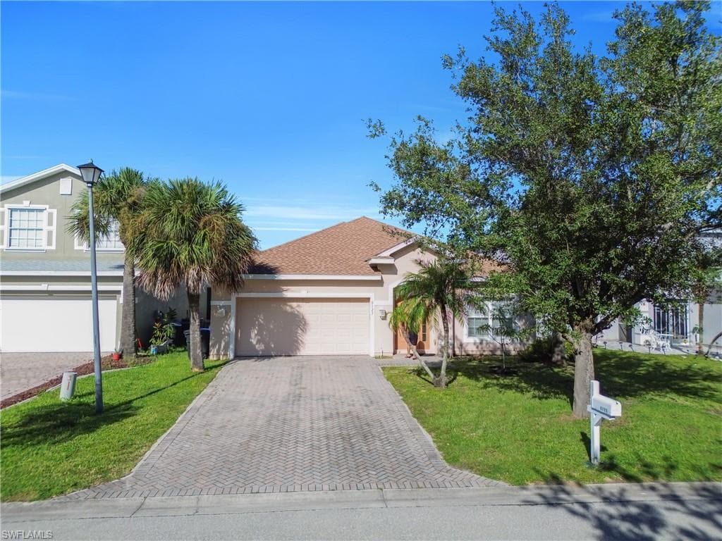 8125 Silver Birch WAY, LEHIGH ACRES FL 33971-34