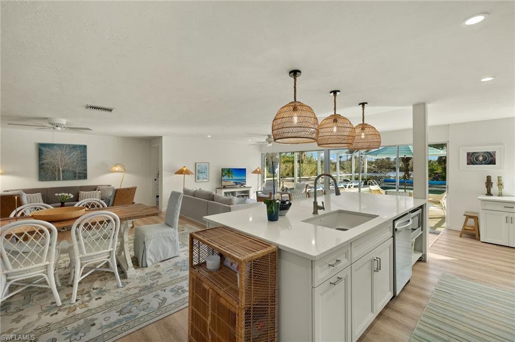 486 Lake Murex CIR, SANIBEL FL 33957-6