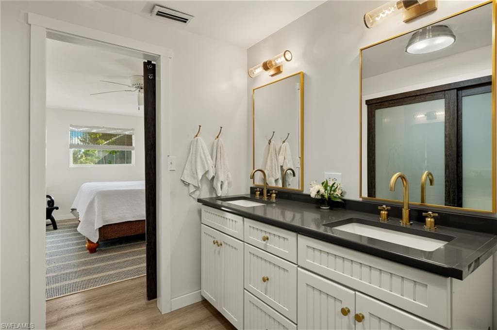 486 Lake Murex CIR, SANIBEL FL 33957-19