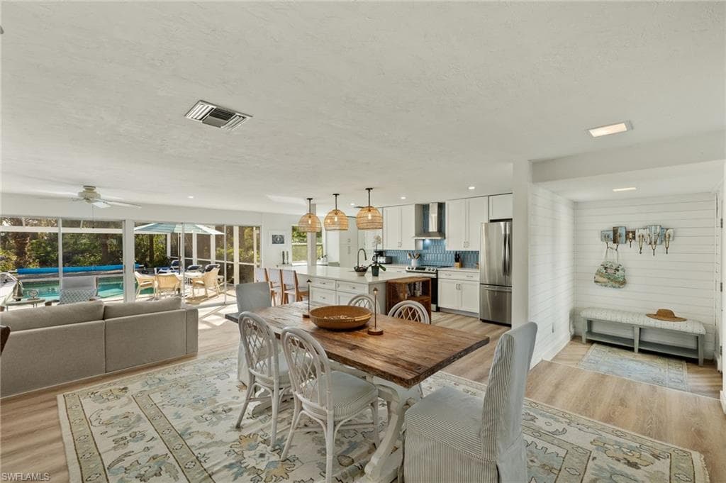 486 Lake Murex CIR, SANIBEL FL 33957-3