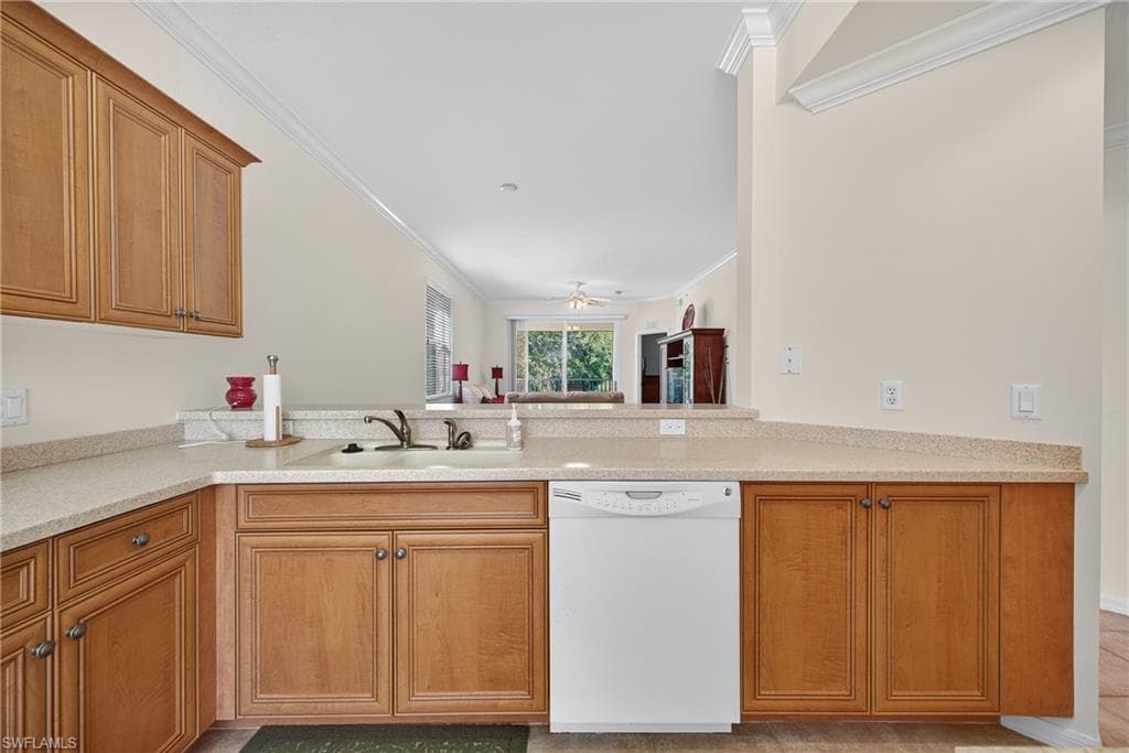 8251 Pathfinder LOOP # 621, FORT MYERS FL 33919-9