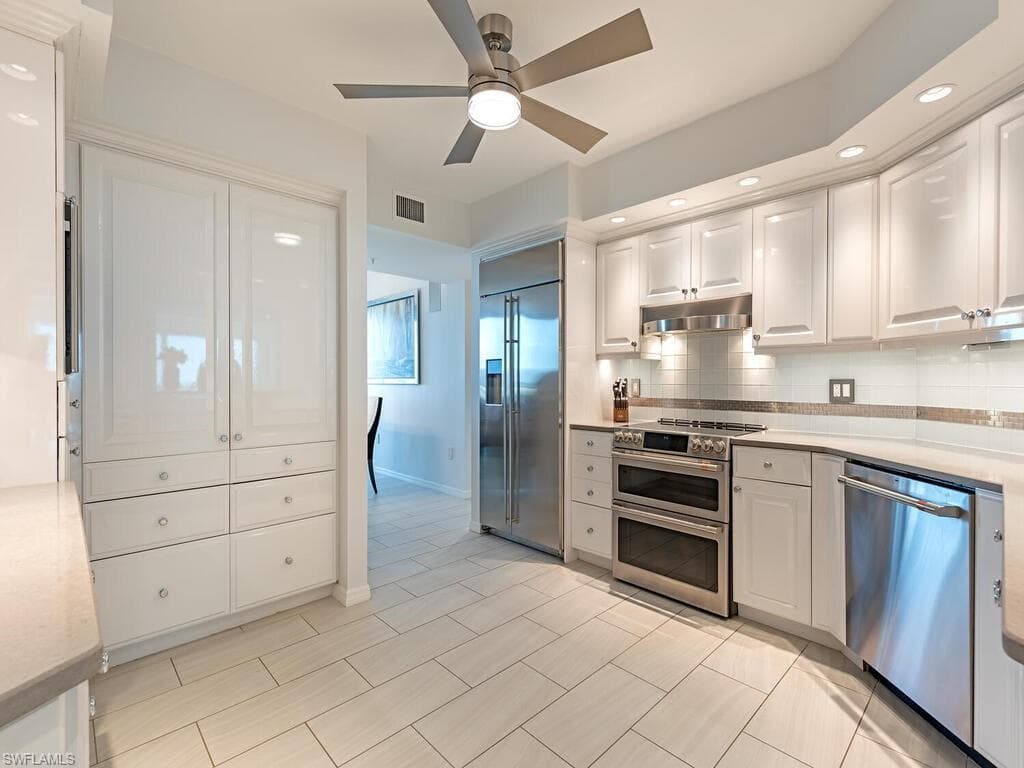 7515 Pelican Bay BLVD 9C-11
