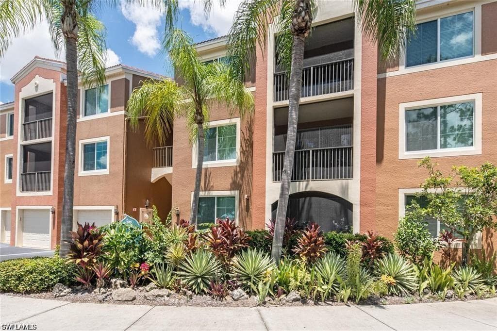 1115 Reserve CT # 201, NAPLES FL 34105-1