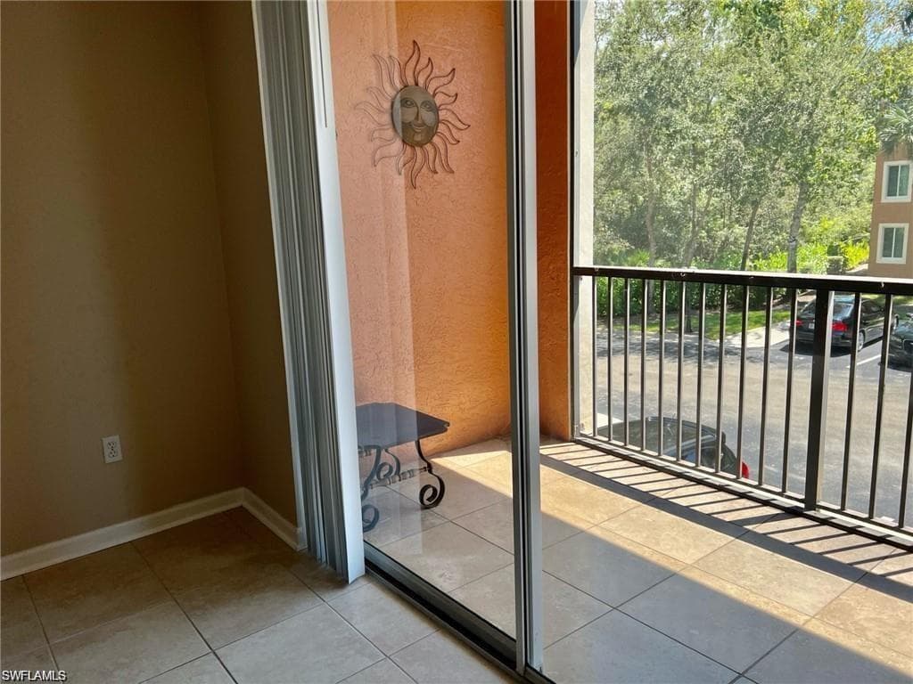 1115 Reserve CT # 201, NAPLES FL 34105-9