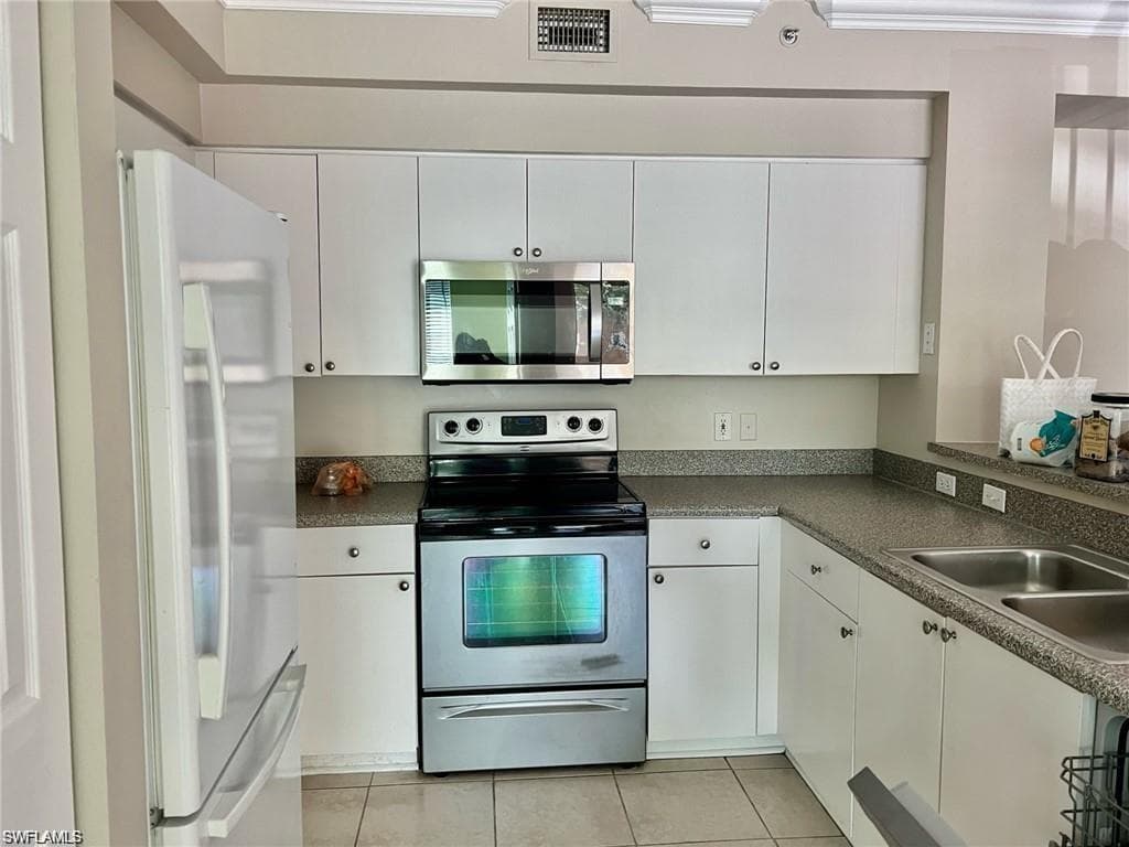 1115 Reserve CT # 201, NAPLES FL 34105-10