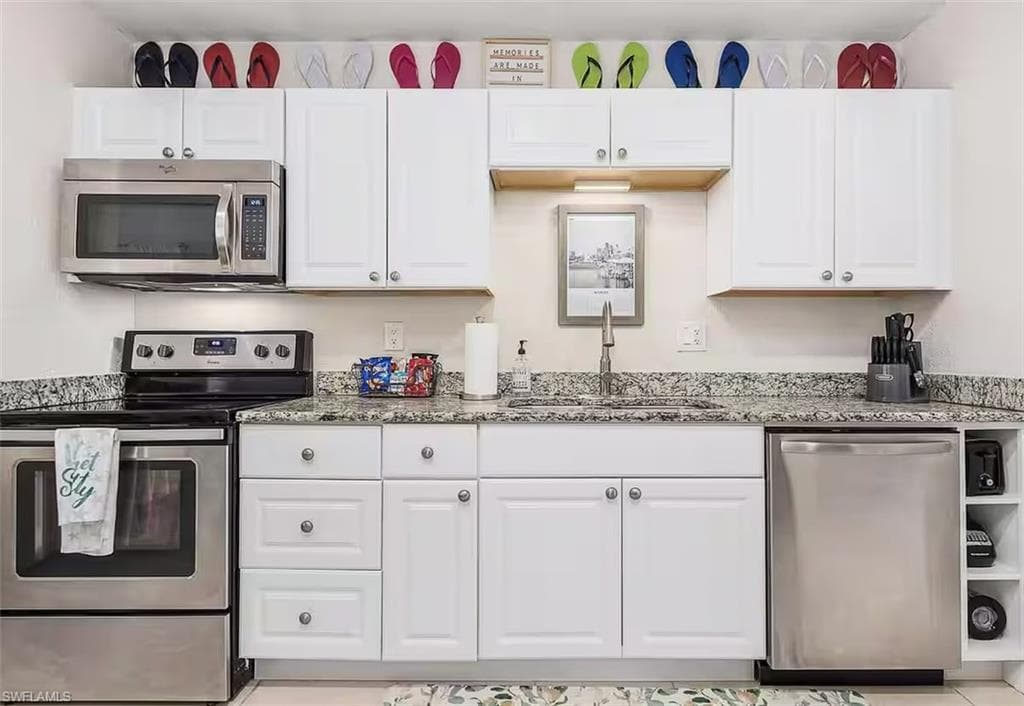 3024 Estey AVE, NAPLES FL 34104-6