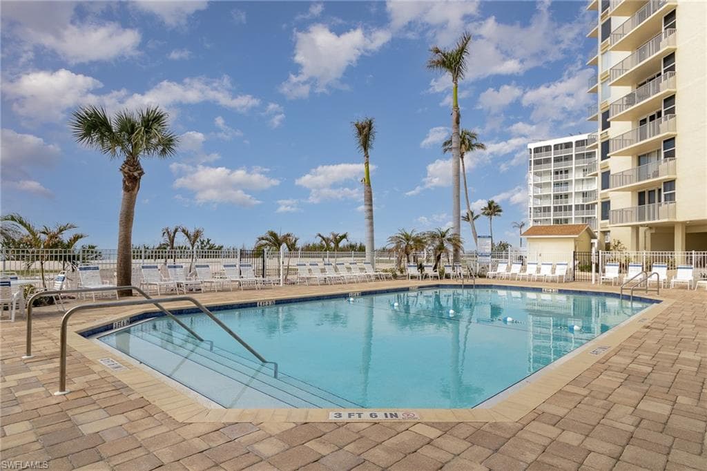 7330 Estero BLVD 906-15