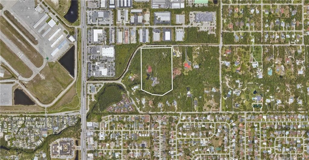 3720 Gail BLVD, NAPLES FL 34104-2