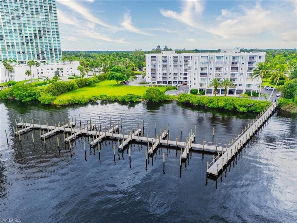 2885 Palm Beach BLVD # 305, FORT MYERS FL 33916-22