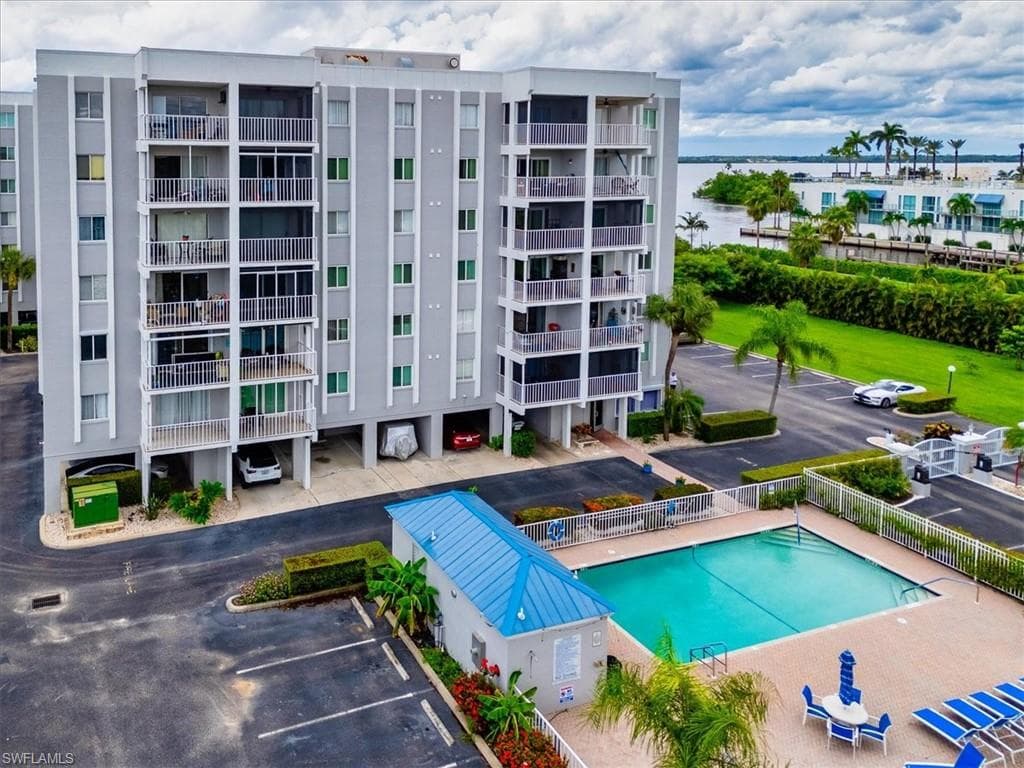 2885 Palm Beach BLVD # 305, FORT MYERS FL 33916-1