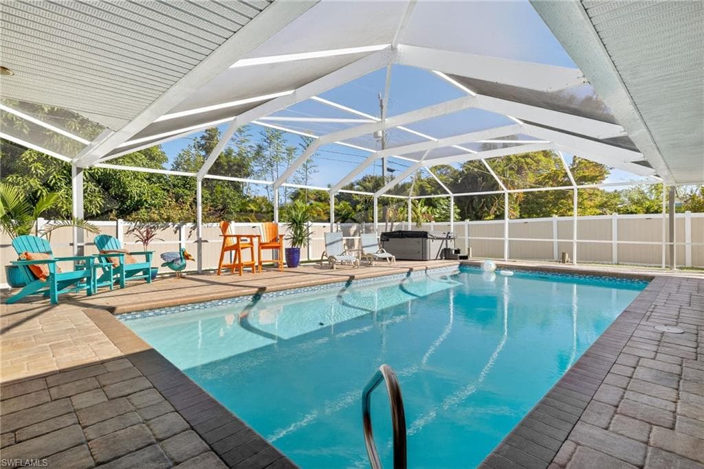 2243 Flora AVE, FORT MYERS FL 33907-25