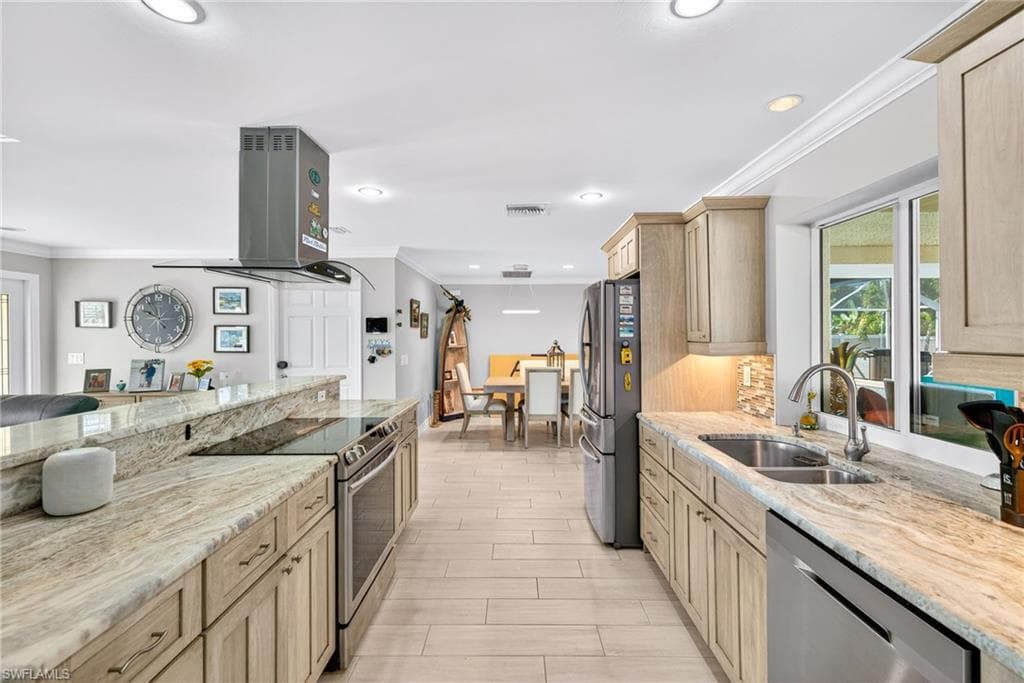 2243 Flora AVE, FORT MYERS FL 33907-6