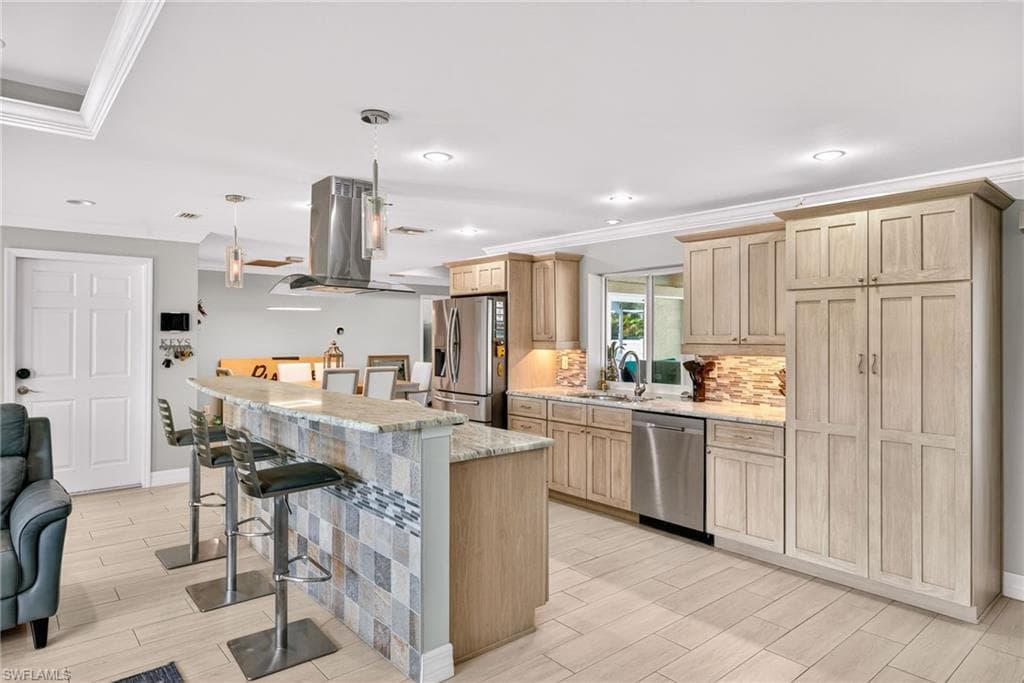 2243 Flora AVE, FORT MYERS FL 33907-8