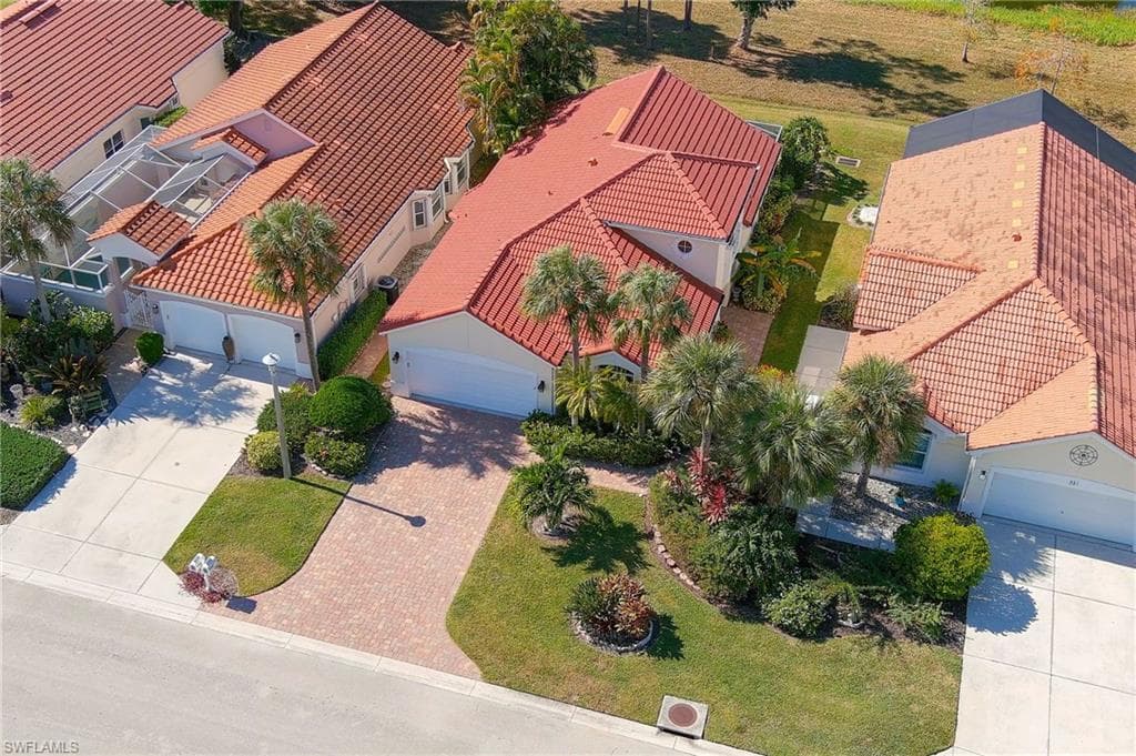 335 Pindo Palm DR, NAPLES FL 34104-26