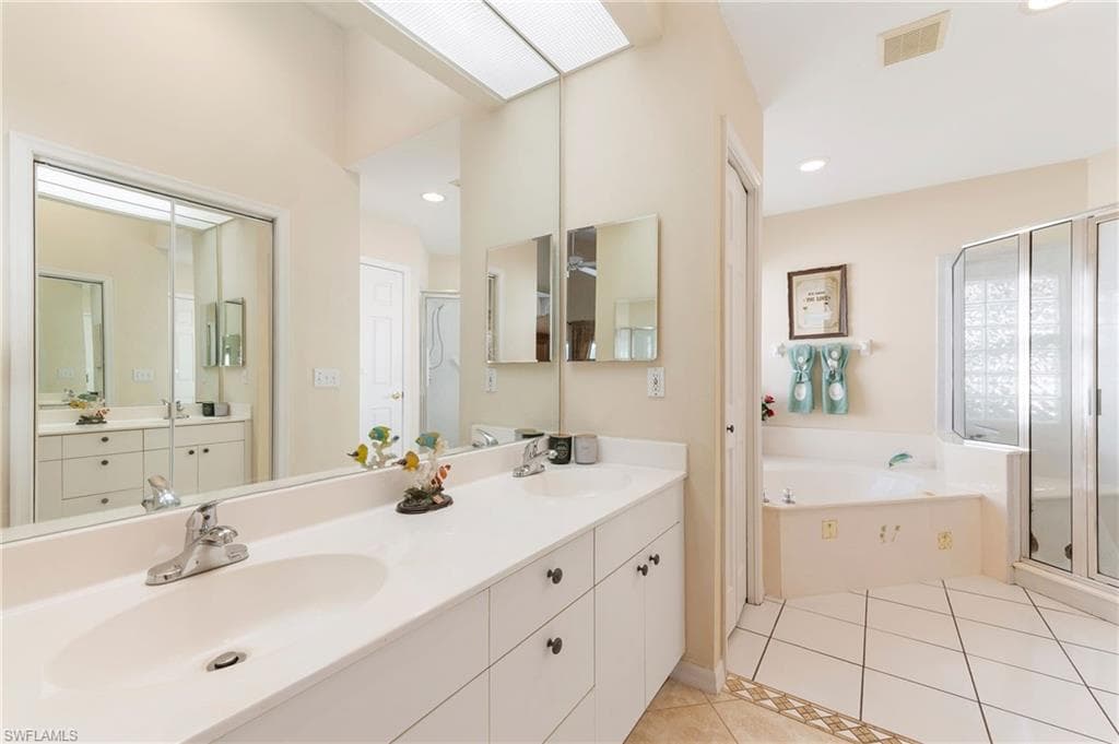 335 Pindo Palm DR, NAPLES FL 34104-11