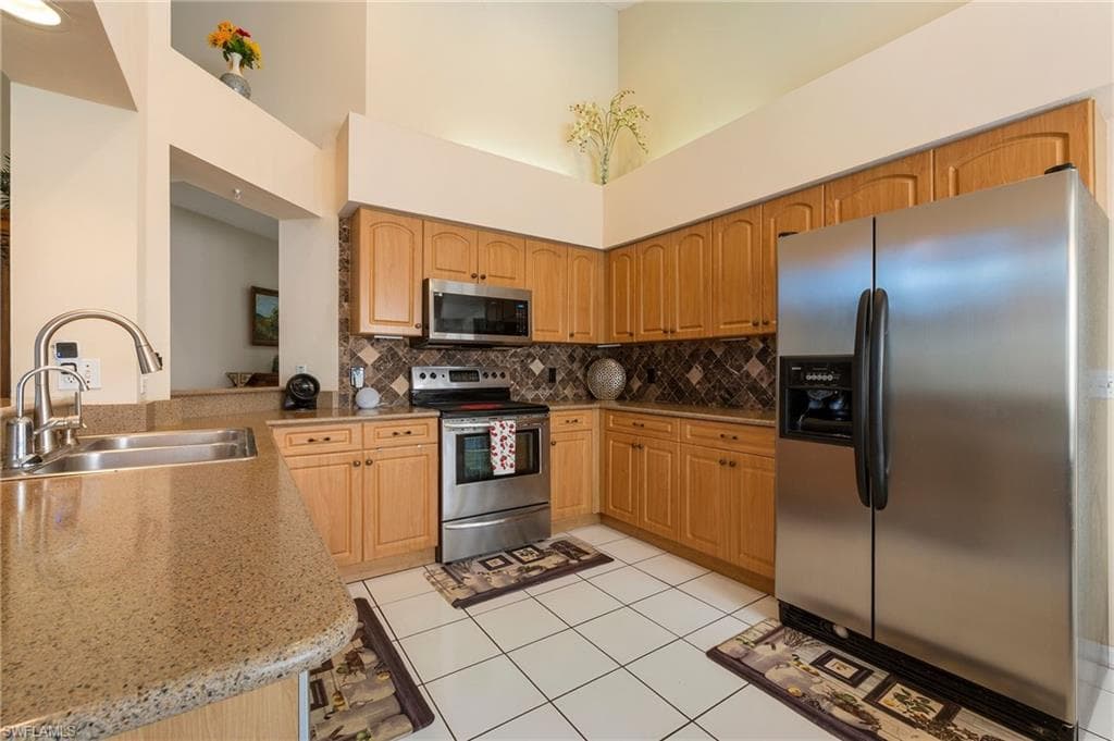 335 Pindo Palm DR, NAPLES FL 34104-6