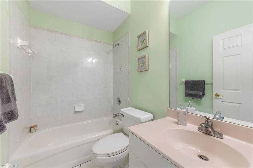 335 Pindo Palm DR, NAPLES FL 34104-17