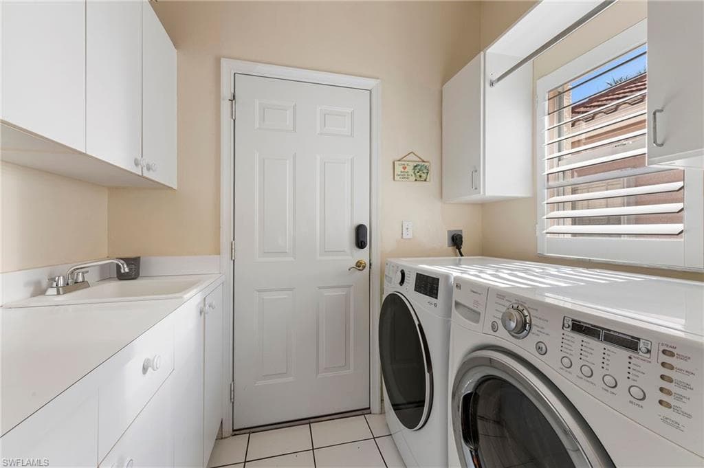 335 Pindo Palm DR, NAPLES FL 34104-18