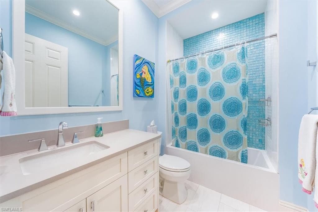 7128 Lemuria CIR # 702, NAPLES FL 34109-15