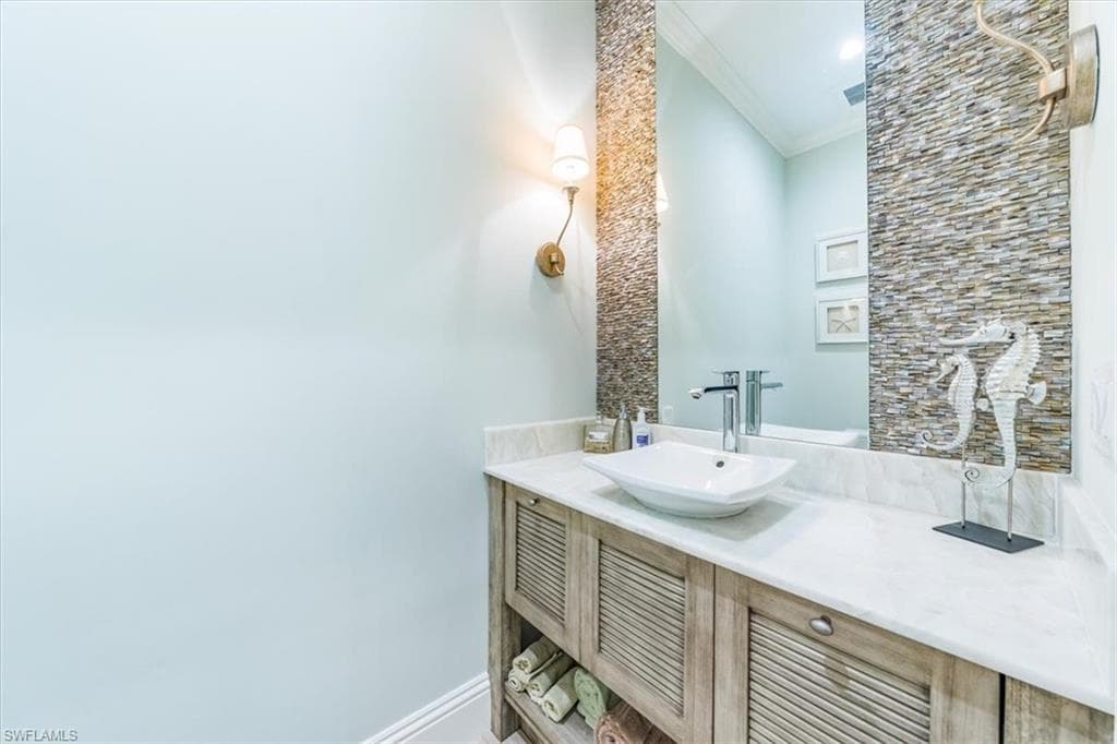 7128 Lemuria CIR # 702, NAPLES FL 34109-10