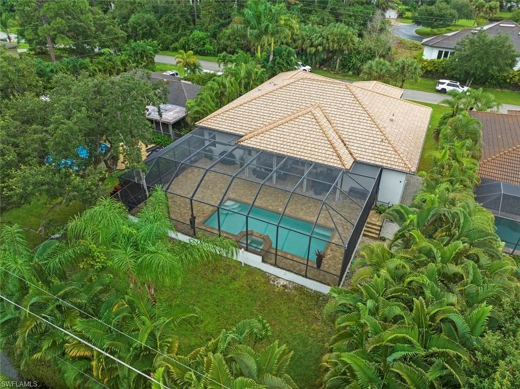 27153 Barefoot LN, BONITA SPRINGS FL 34135-6