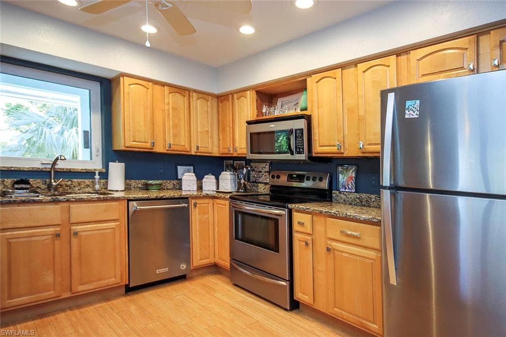 731 Nerita ST, SANIBEL FL 33957-5