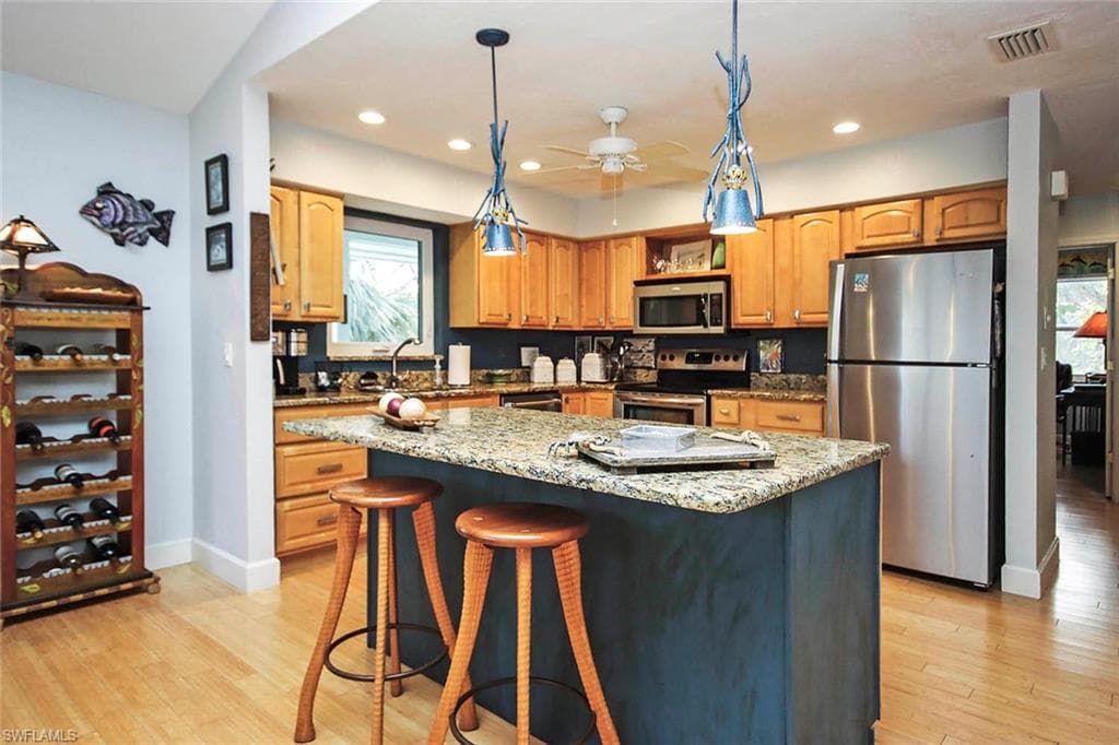 731 Nerita ST, SANIBEL FL 33957-4