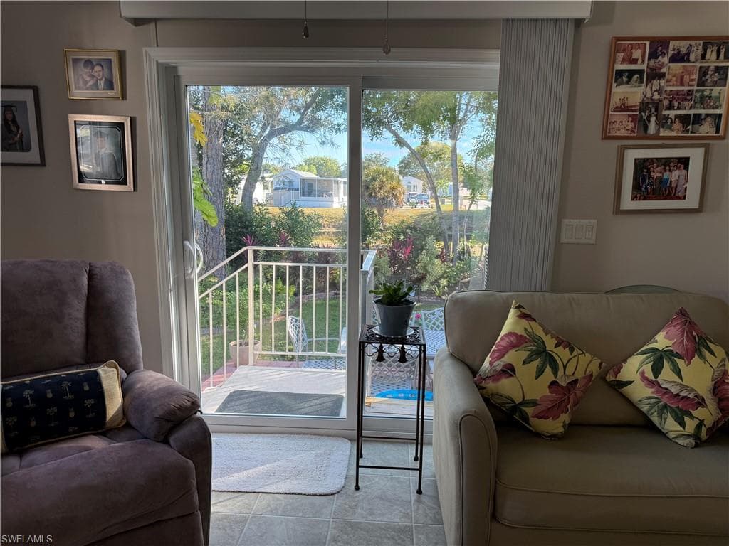 25 Bass LN, NAPLES FL 34114-12