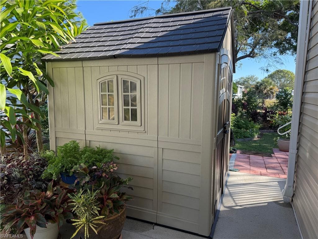 25 Bass LN, NAPLES FL 34114-2