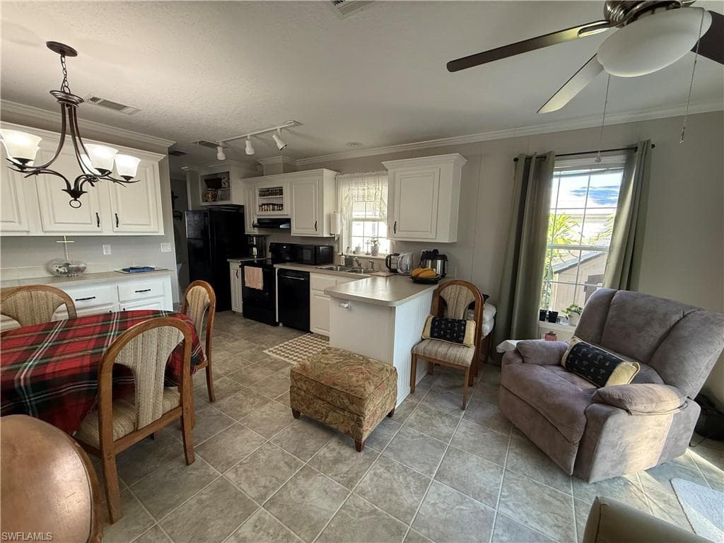 25 Bass LN, NAPLES FL 34114-3