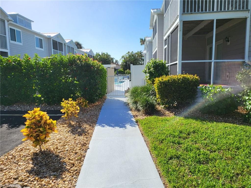 829 W Elkcam CIR # 208, MARCO ISLAND FL 34145-17