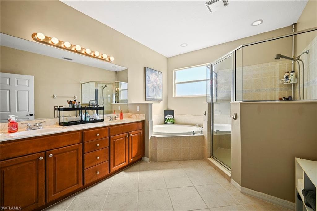 20092 Larino LOOP, ESTERO FL 33928-25