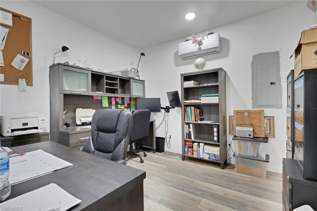 8117 Breeze DR, NORTH FORT MYERS FL 33917-26