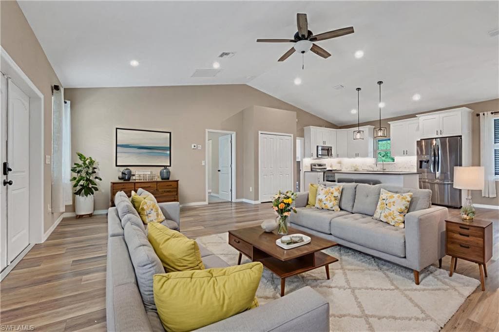 8117 Breeze DR, NORTH FORT MYERS FL 33917-5