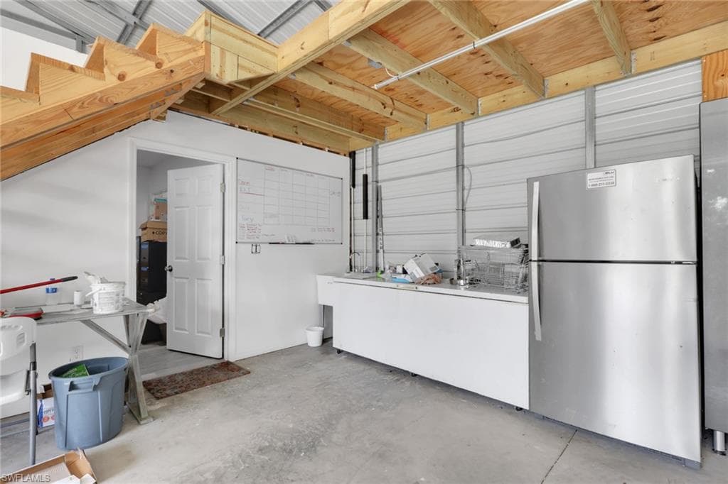 8117 Breeze DR, NORTH FORT MYERS FL 33917-25