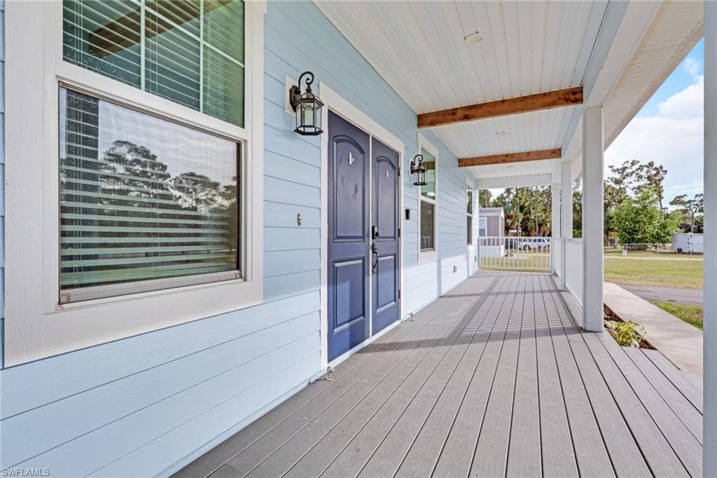 8117 Breeze DR, NORTH FORT MYERS FL 33917-3