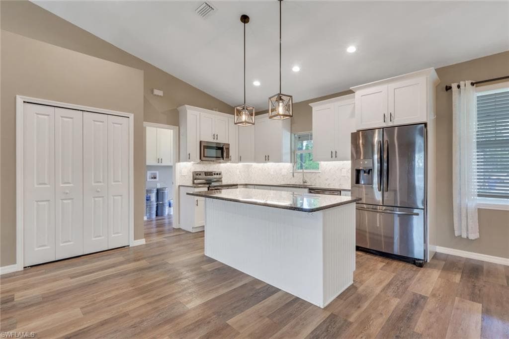 8117 Breeze DR, NORTH FORT MYERS FL 33917-7