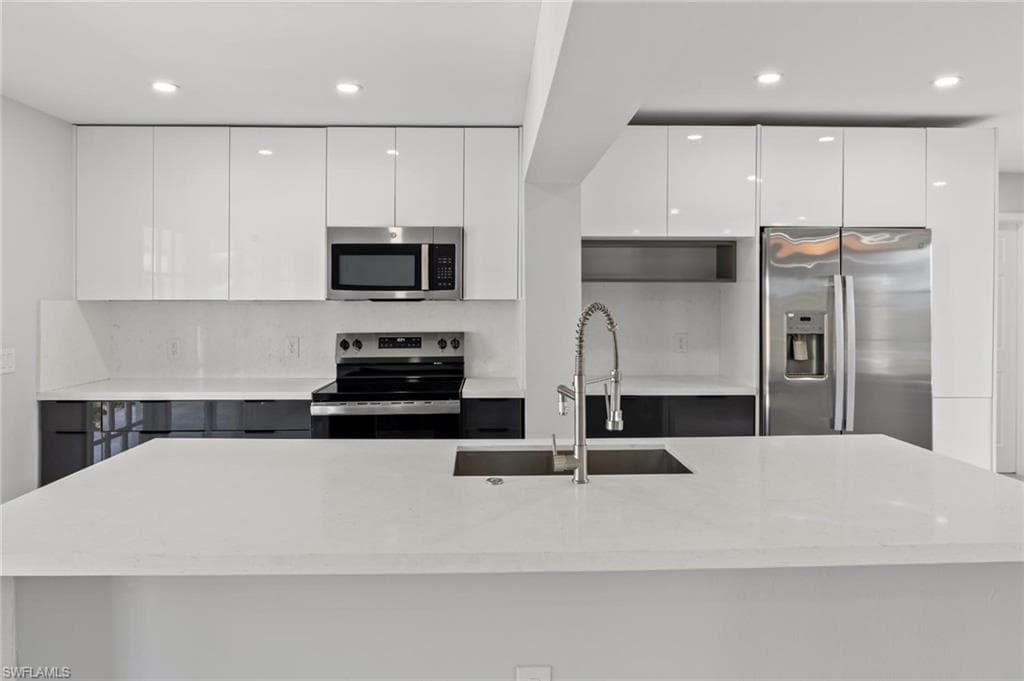 4970 Riverside DR-16