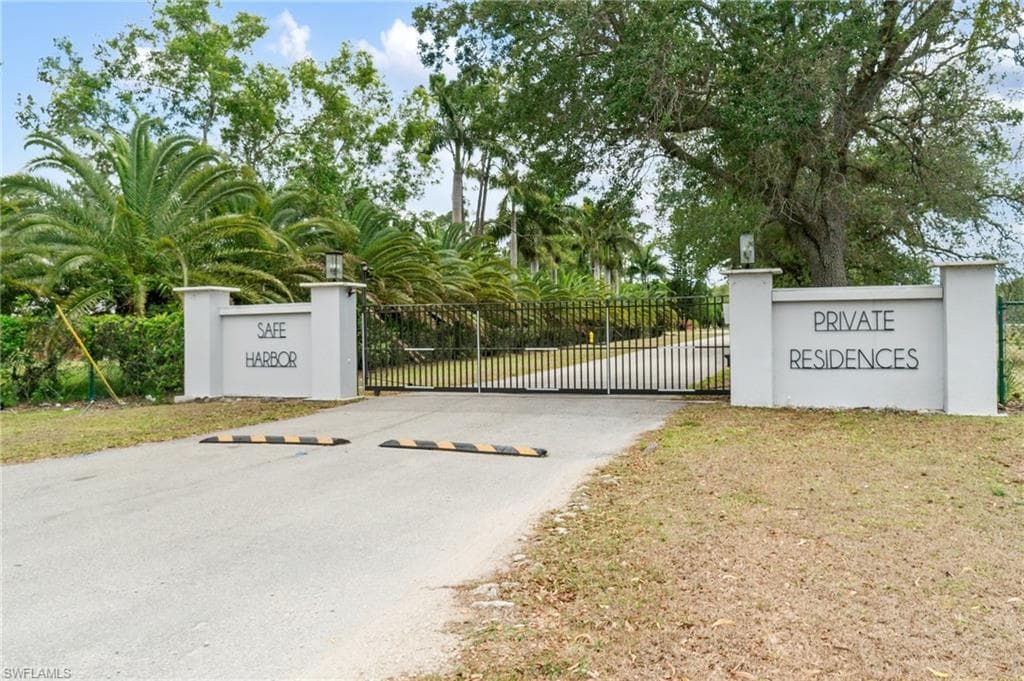 3160 Safe Harbor DR, NAPLES FL 34117-41