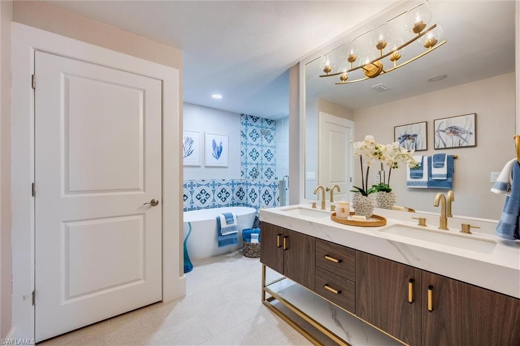 2800 Lakeview DR # 5, NAPLES FL 34112-18