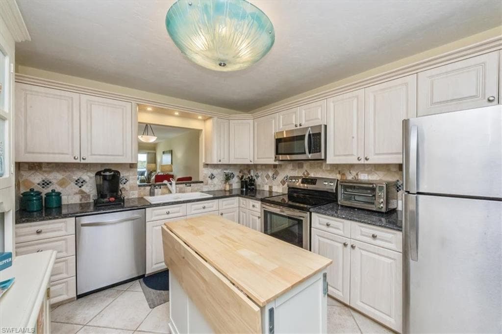 305 Goodlette-Frank RD S # C304, NAPLES FL 34102-8