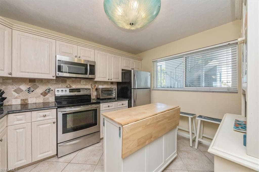 305 Goodlette-Frank RD S # C304, NAPLES FL 34102-10